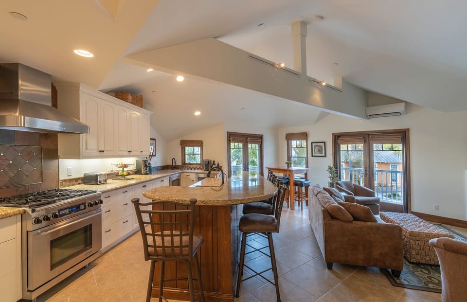 Kitchen/Showing kitchen & balcony doors