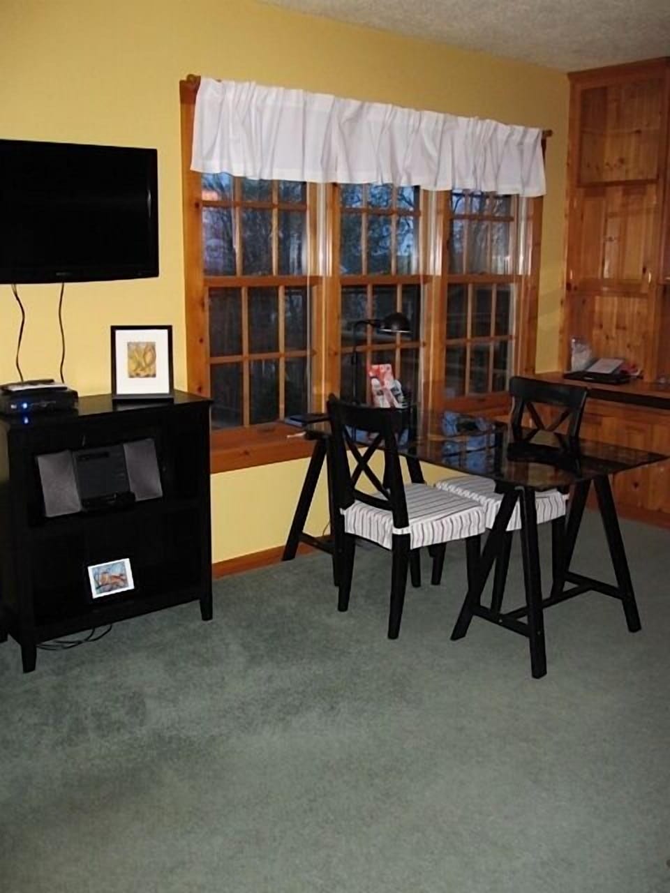 Have coffee and enjoy the harbor