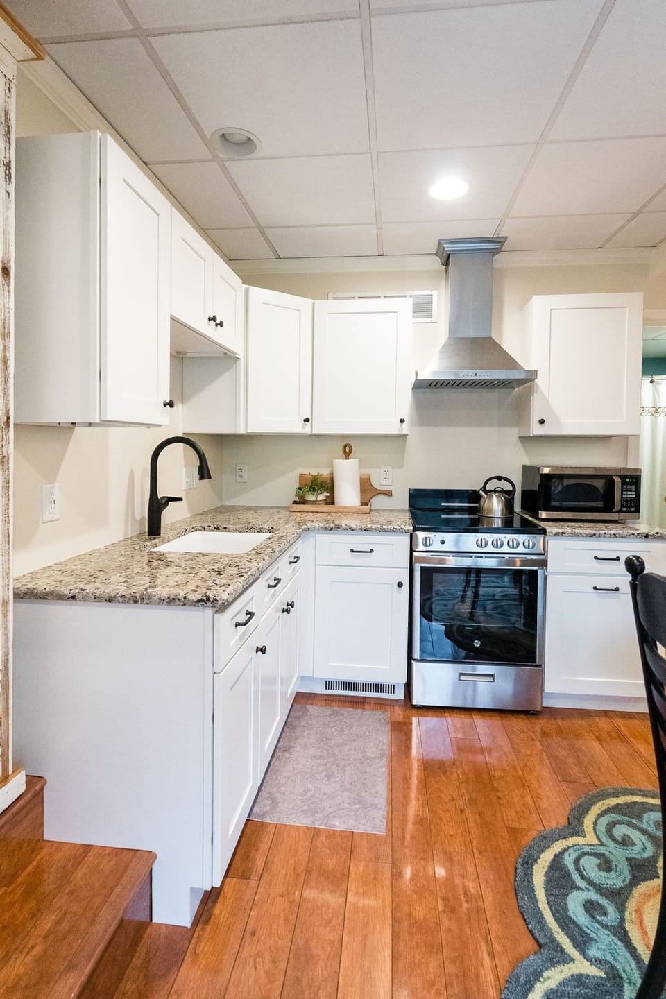 Brand-new kitchen with stocked cupboards!