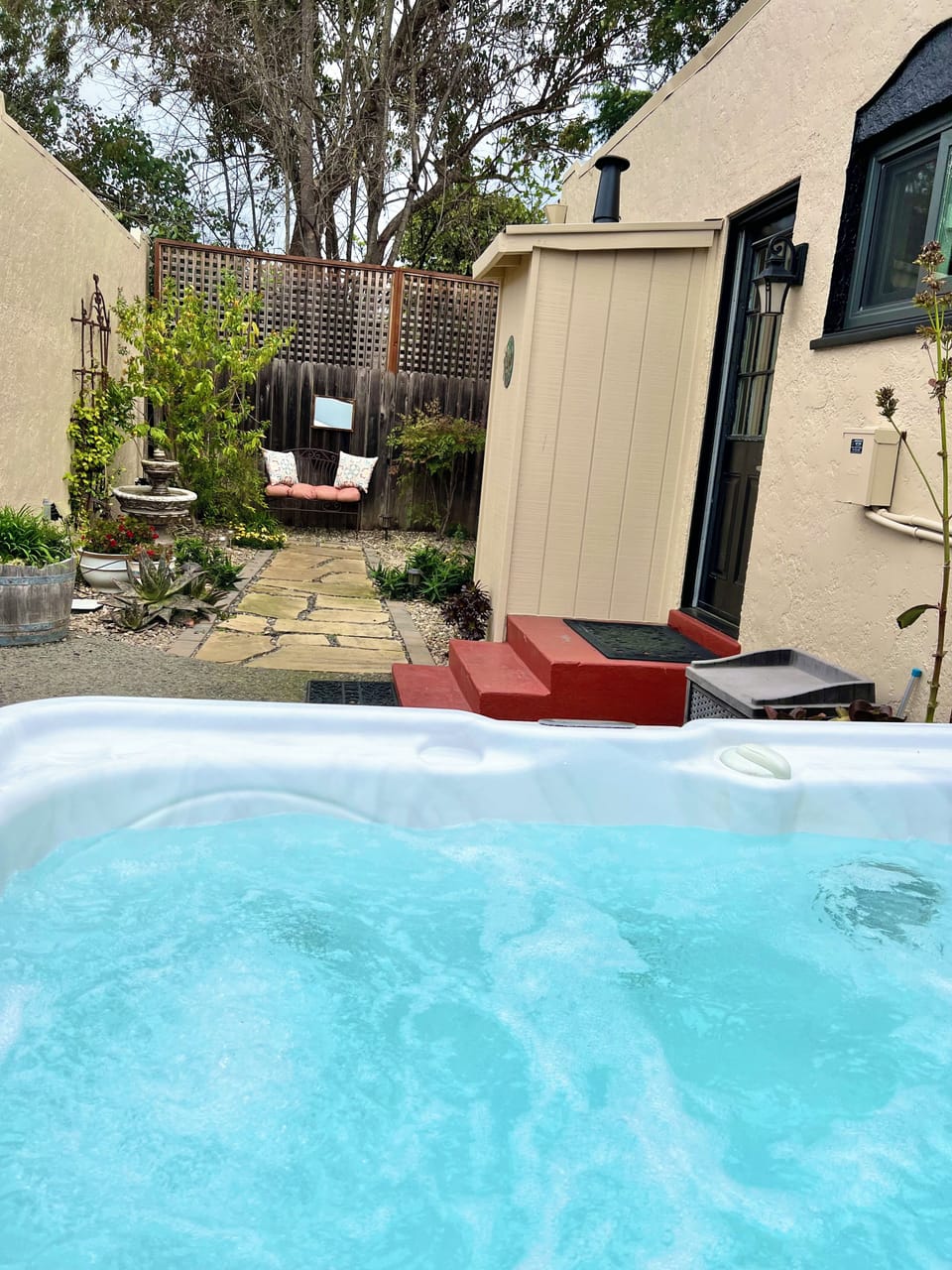 Outdoor spa tub