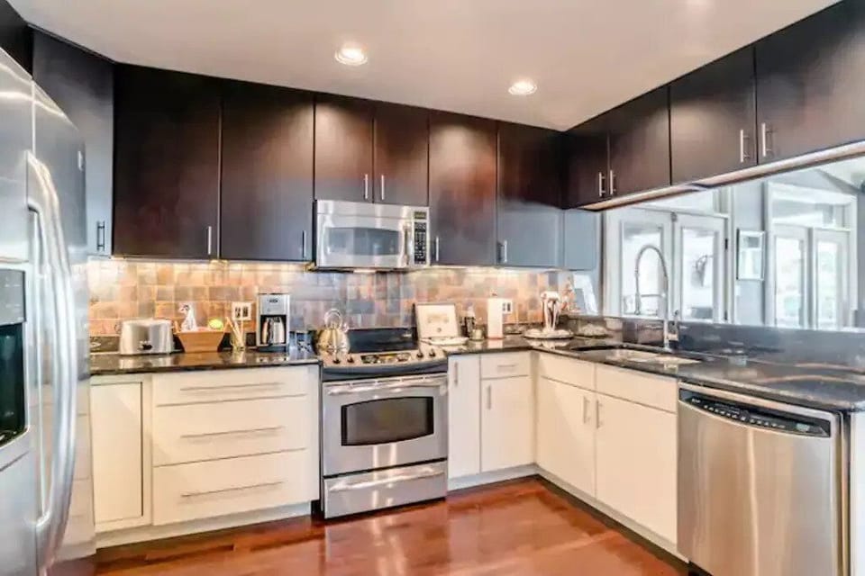 Modern kitchen with everything you need to cook meals