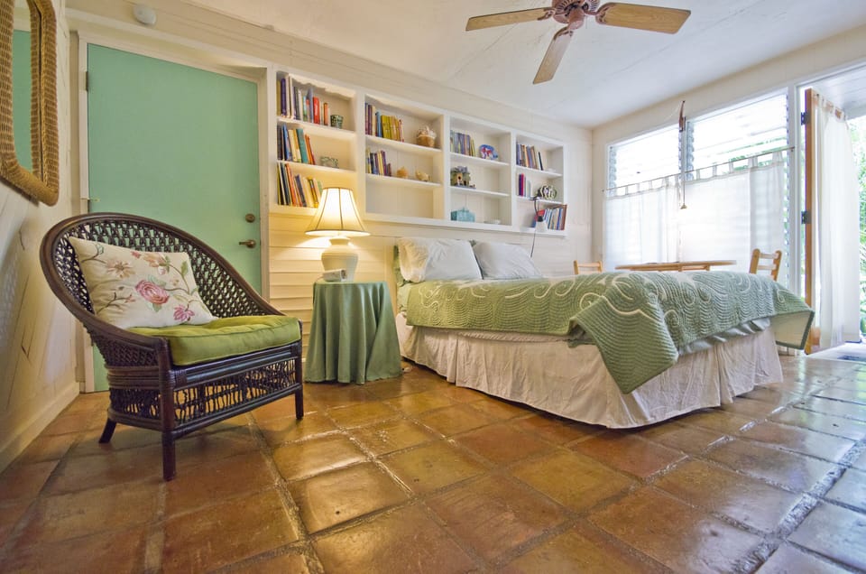 Ginger Studio with queen size bed  and table for two
