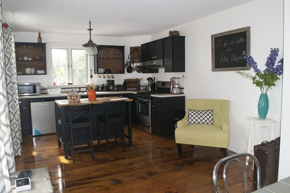 Cottage Apt - second Kitchen 