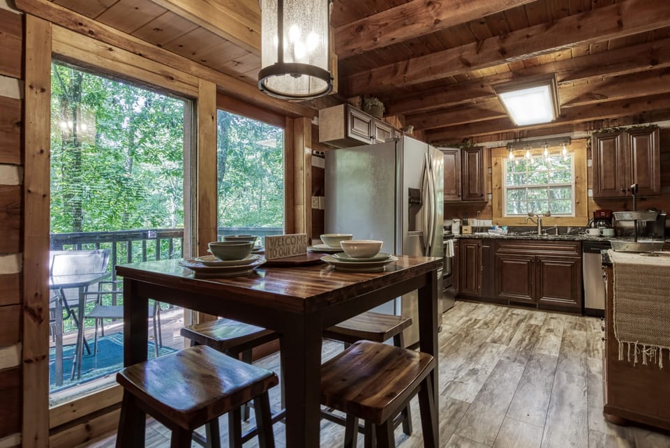 Cabin in the Smoky Mountains "Whispering Winds' - Dining area and kitchen