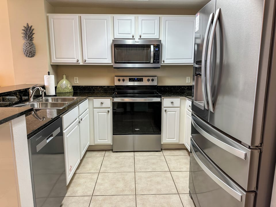 Fully equipped kitchen with new stainless appliances & all kitchen essentials