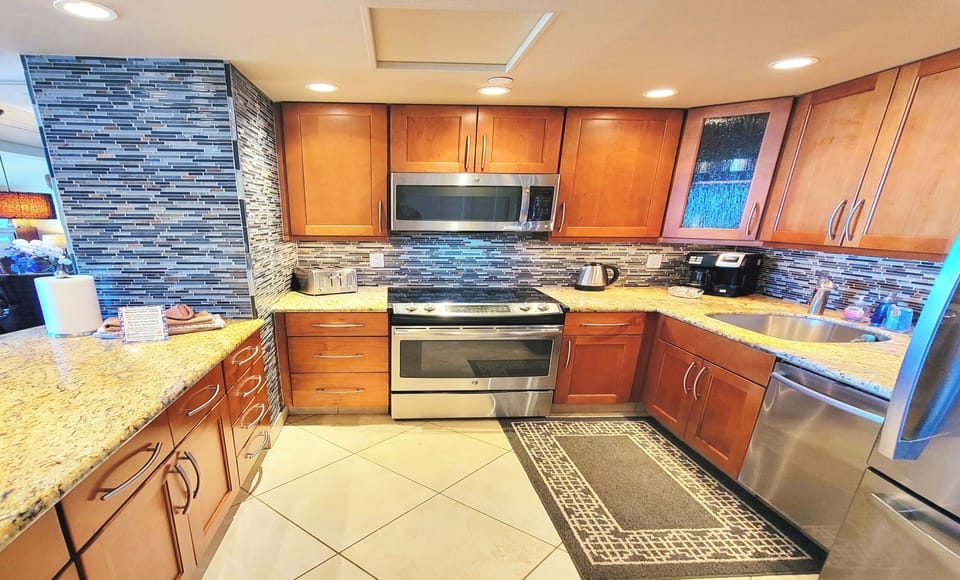 Gourmet Kitchen with All the Amenities !!