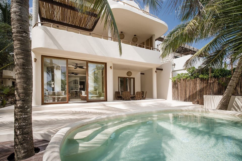 5BR Zorba Villa 5 w/private seaside pool + direct seafront location
