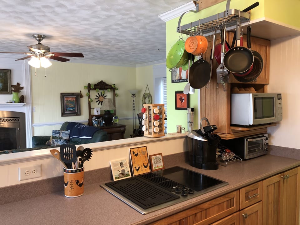 Kitchen, Jenn Air Cooktop, Convection Oven, Toaster Oven
