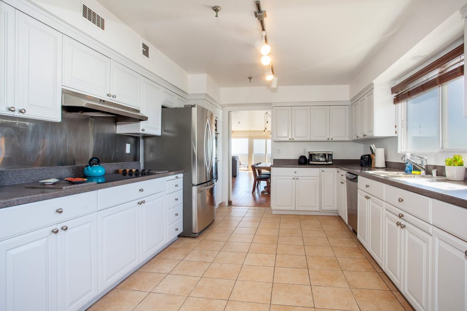 full kitchen