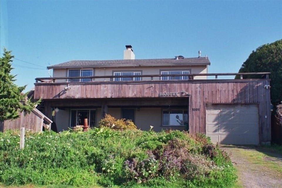 Book your stay at Sojourn and enjoy  the artisan community of Salmon Creek