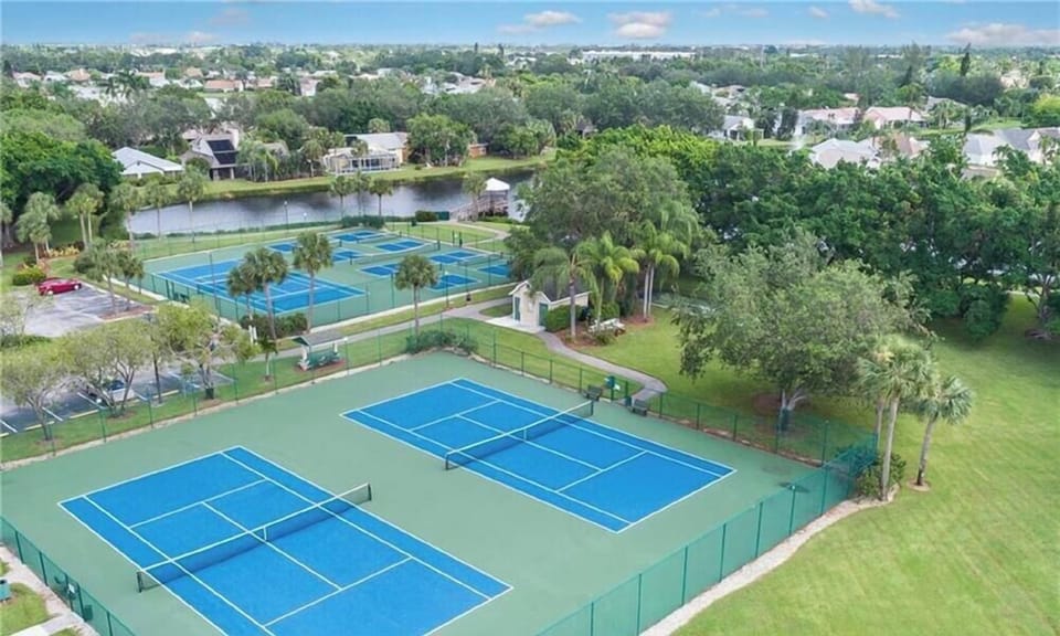 PLENTY OF COURTS TO PLAY