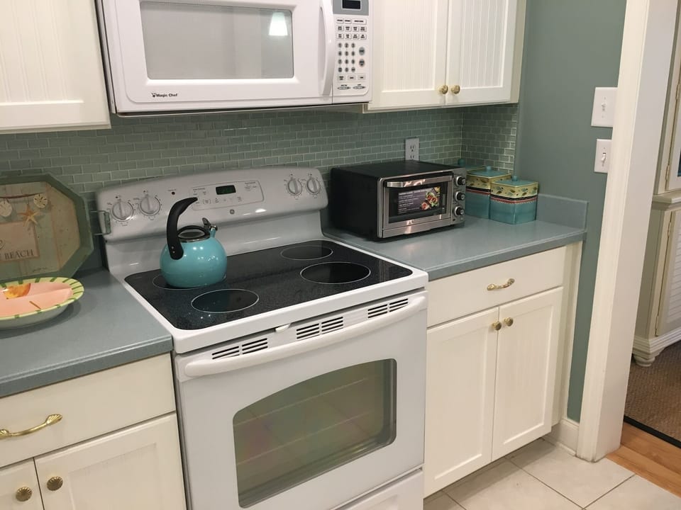 Kitchen has been 100% remodeled, new toaster oven just added.