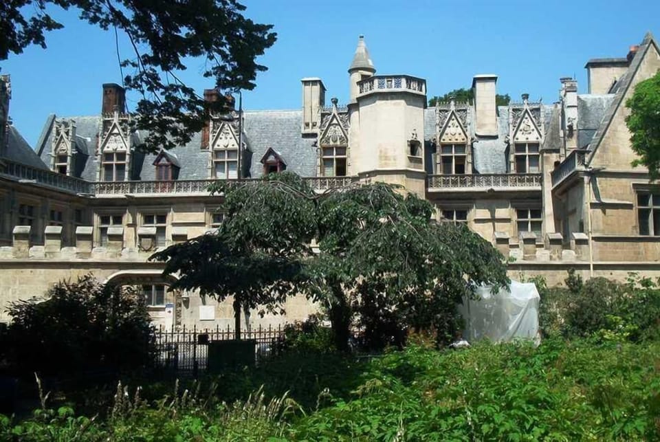 Hôtel de Cluny - XVth century, museum of Middle Age - 3 mn walk