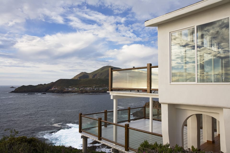 Side view of the property overlooking Kites Bay.