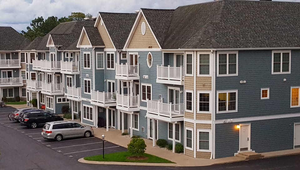 Quiet corner 3-bedroom two story condo with lake view. 2nd and 3rd floor.