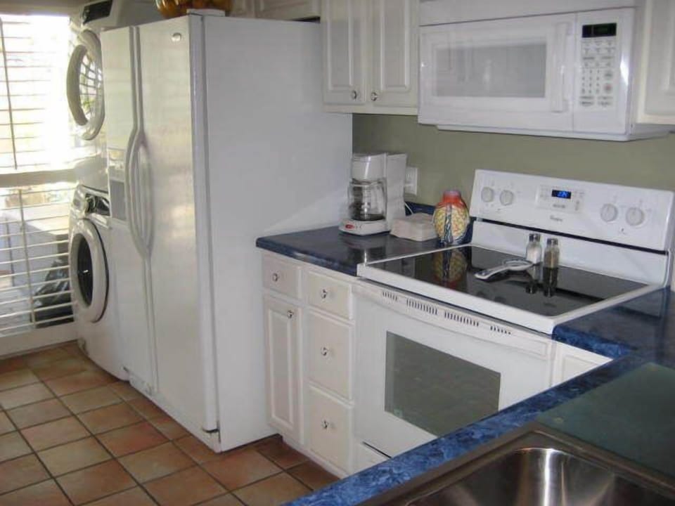 Kitchen with front loader washer & dryer