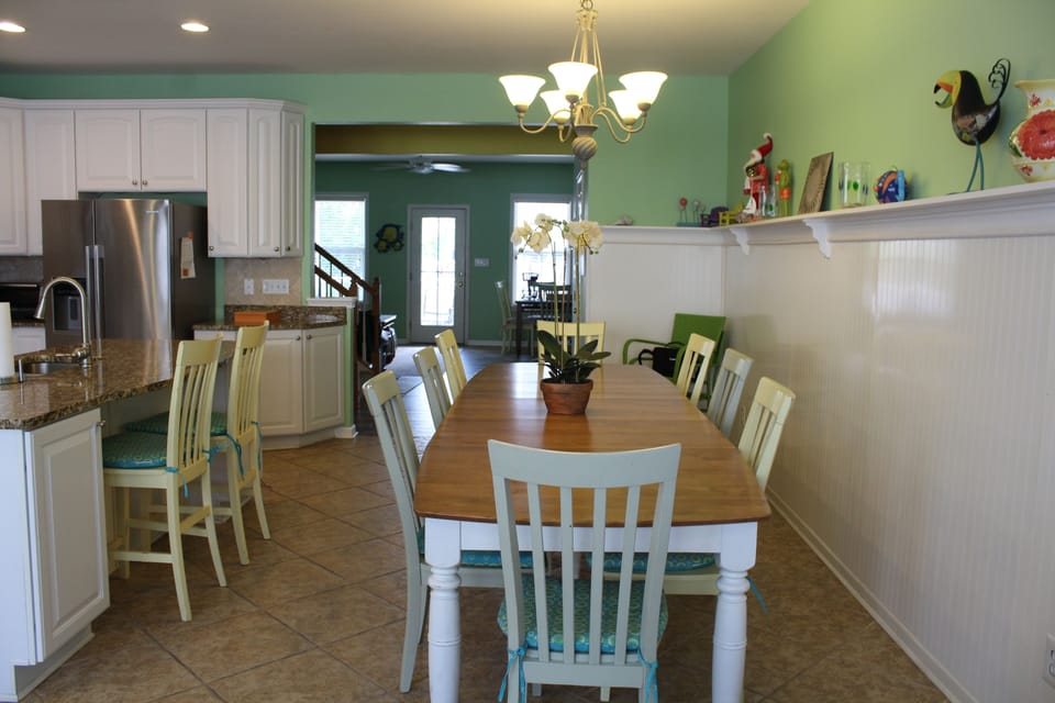 Dining room area- seating for 14