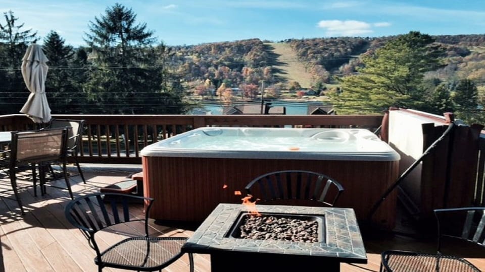 Fire Pit, Hot Tub, Wisp Views!!