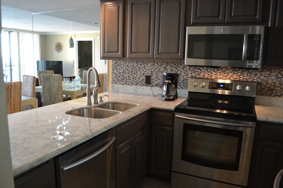 Smooth-top stove with convection oven