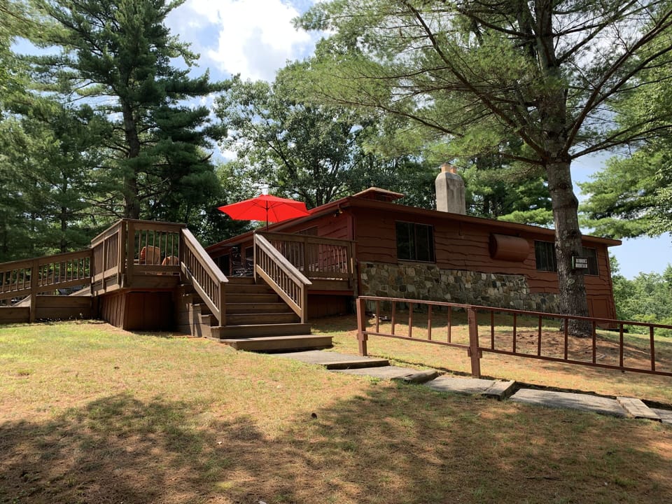 First view of the main house as you pull up the long driveway at Bannon's Mt.
