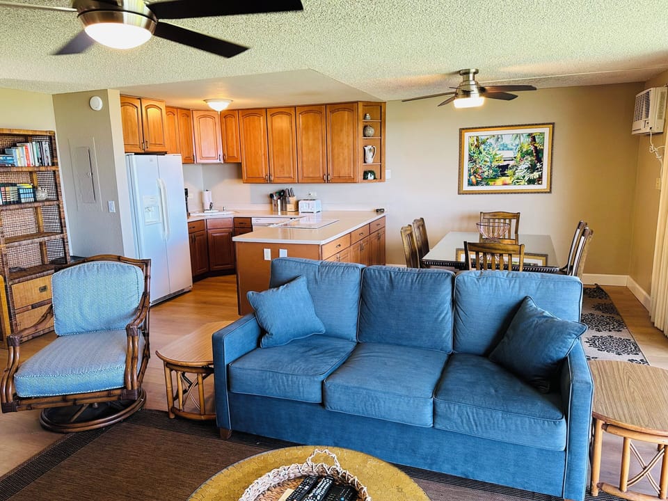 Family room, dining area and kitchen. 