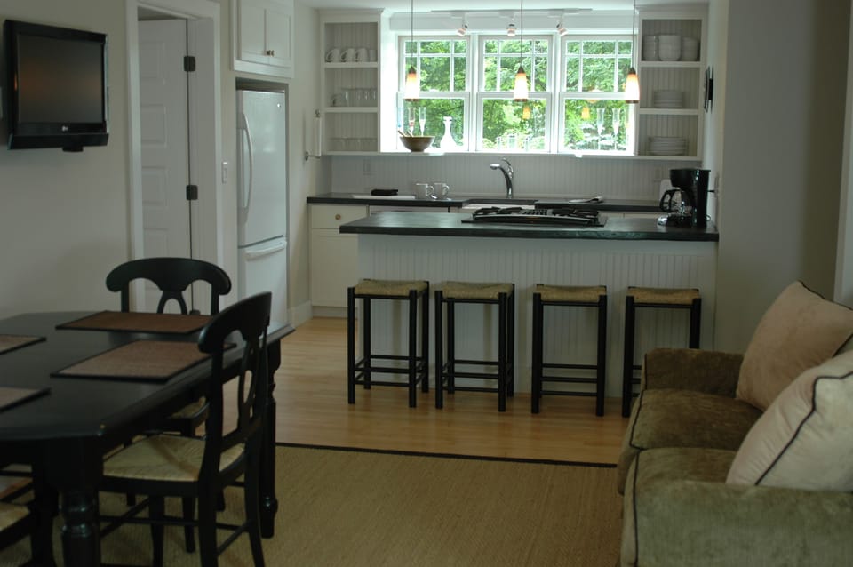 Dunmore Suite Kitchen/Dining/Family Room