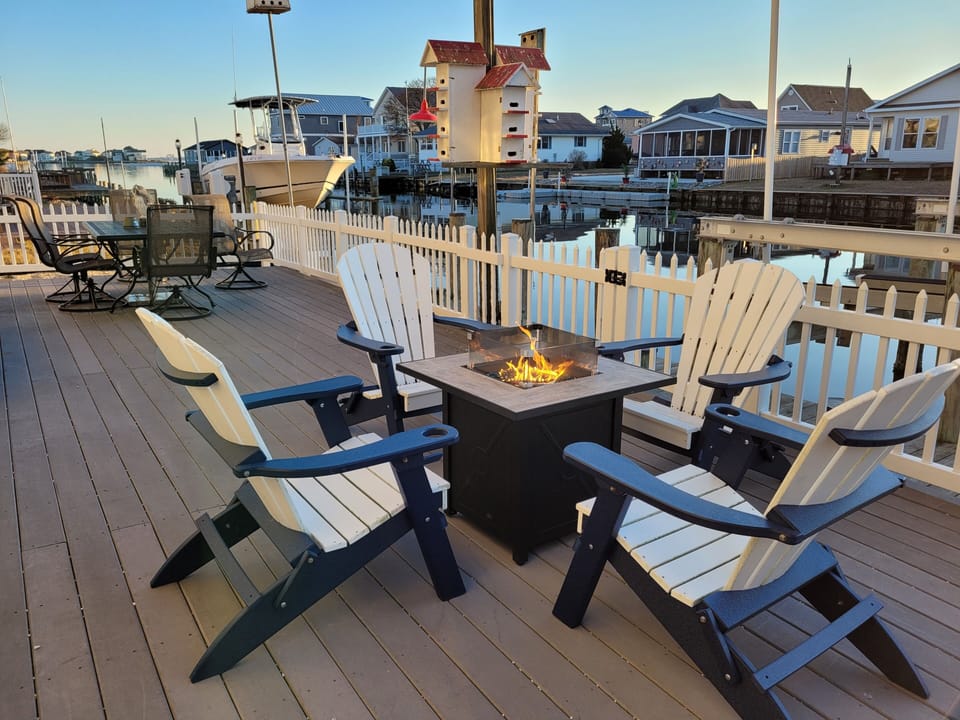 Deck with fire pit and dining table