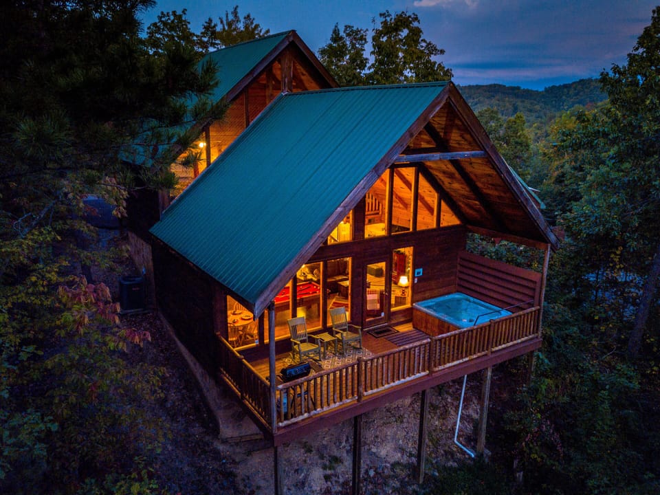 Pigeon Forge Secluded Cabin "A Walk in the Clouds" 