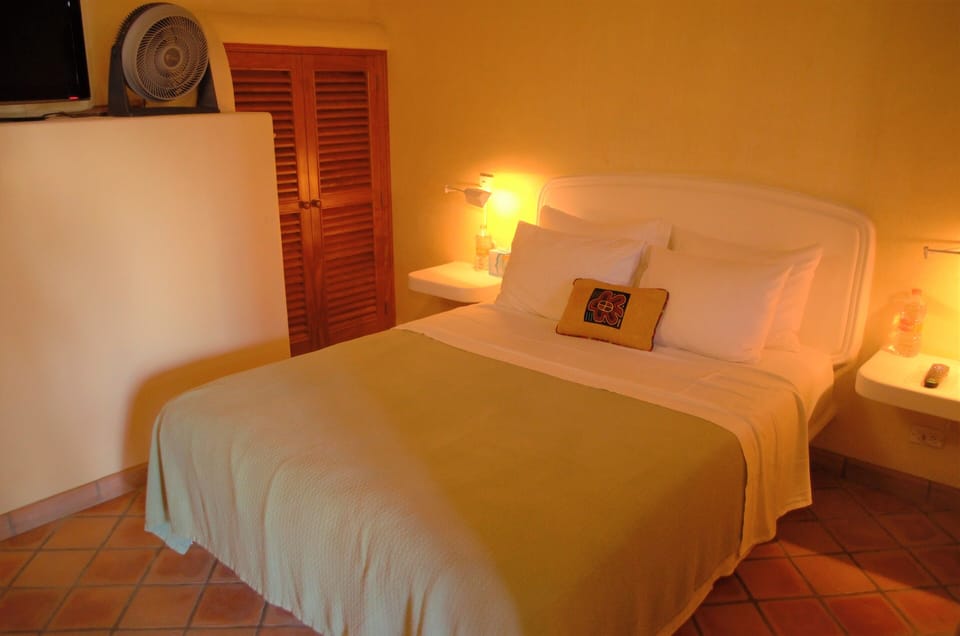 
Queen Bed 