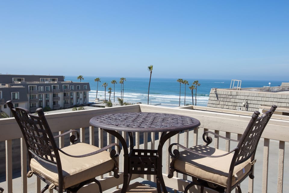 HUGE ROOF TOP BALCONY W/ OCEAN VIEWS