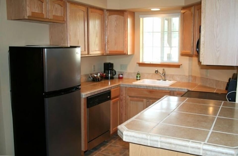Fully Stocked Kitchen with Dishwasher