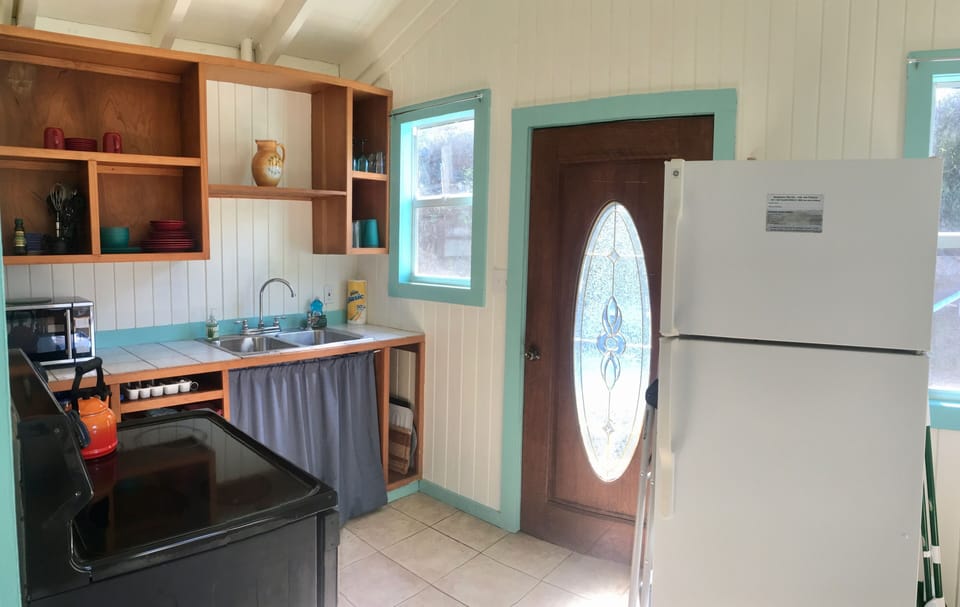 Kitchen has screen door and lots of natural light (plus ceiling fan w/lights) 
