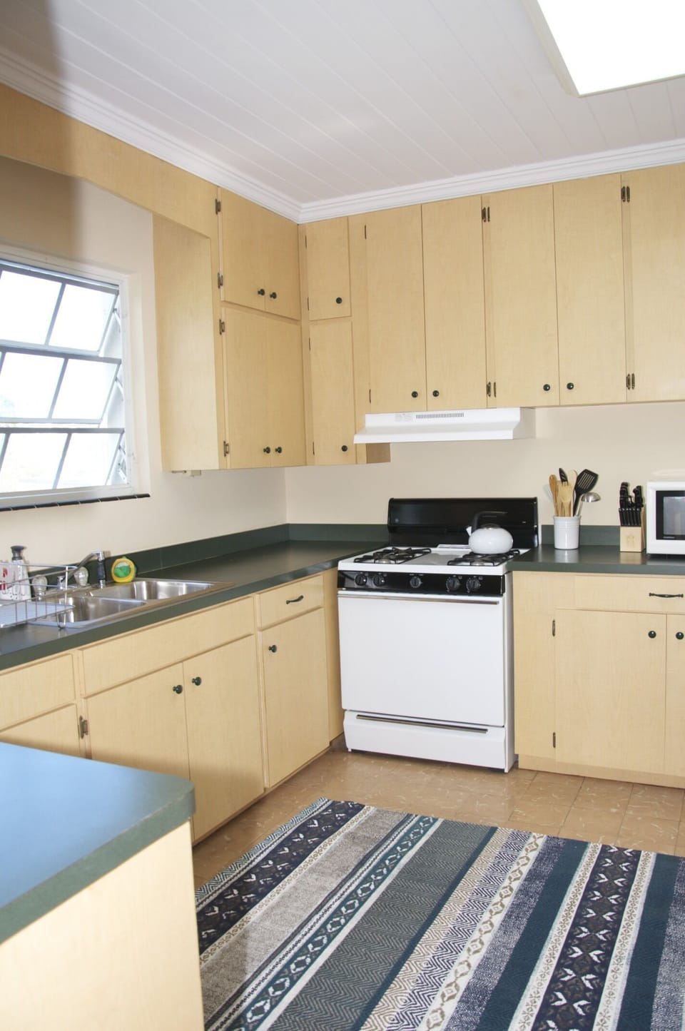 Well equipped kitchen.