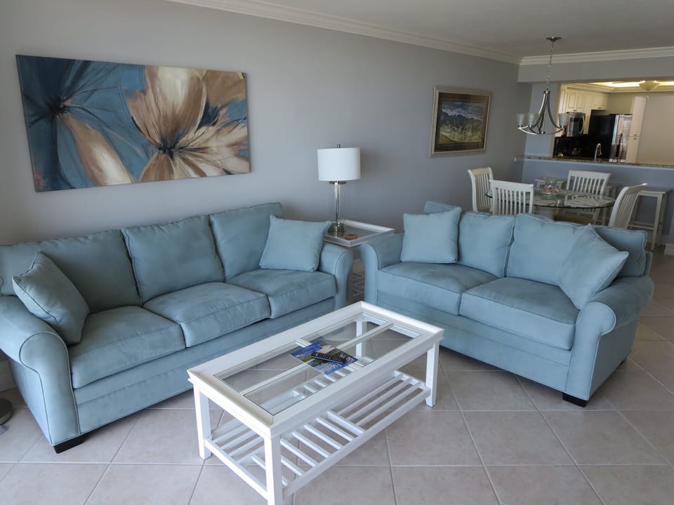 Comfortable Living room with Crown Molding and Tile  floors throughout.