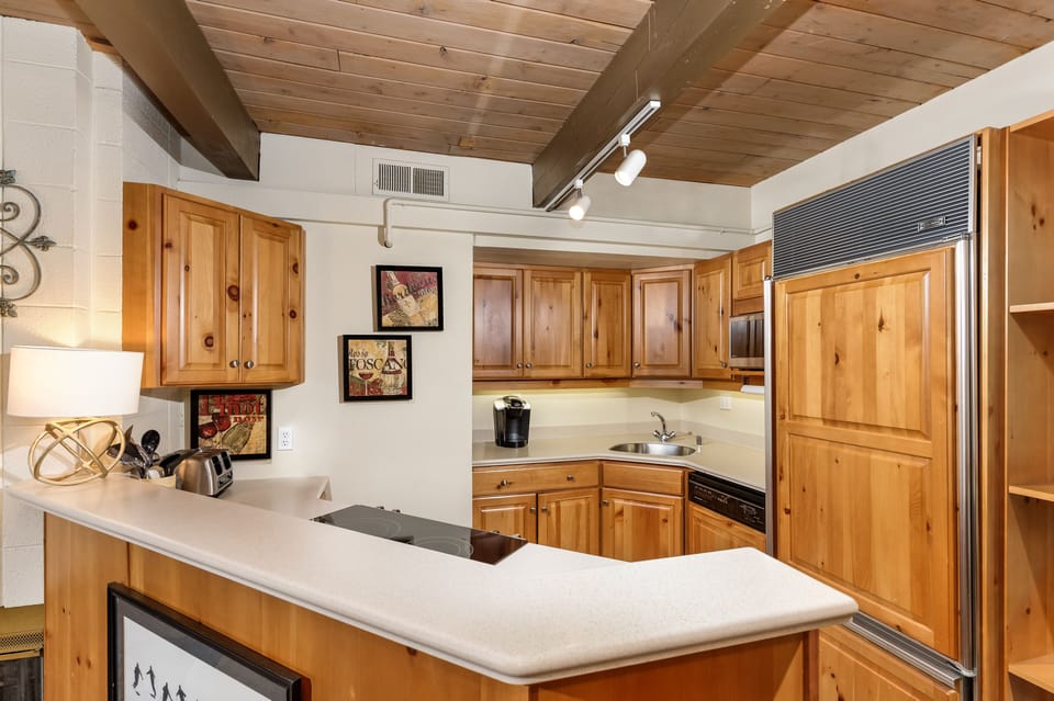 Fully equipped kitchen with subzero refrigerator.