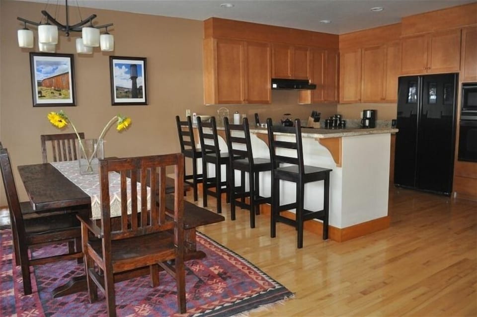 Plenty of Dining Area for Families and Friends