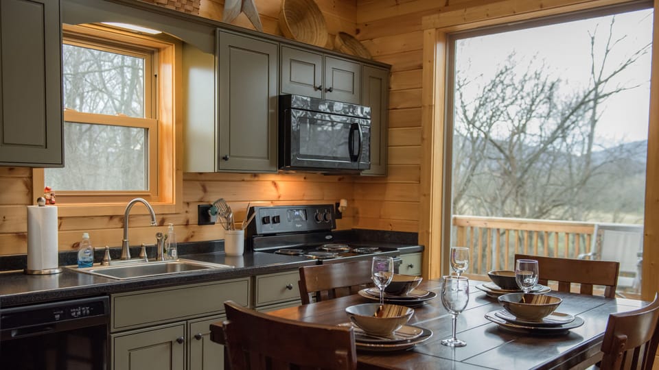 full kitchen with dishwasher