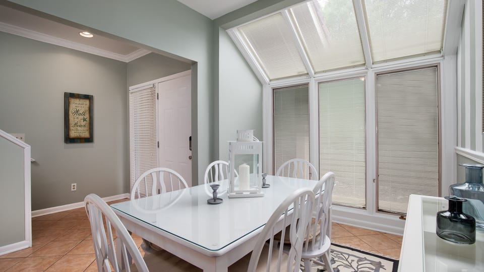Full size dinning table in entryway