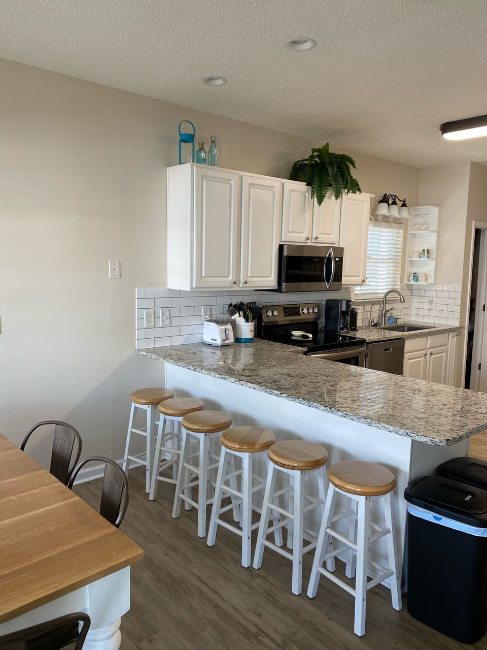 Seating for 14 in kitchen