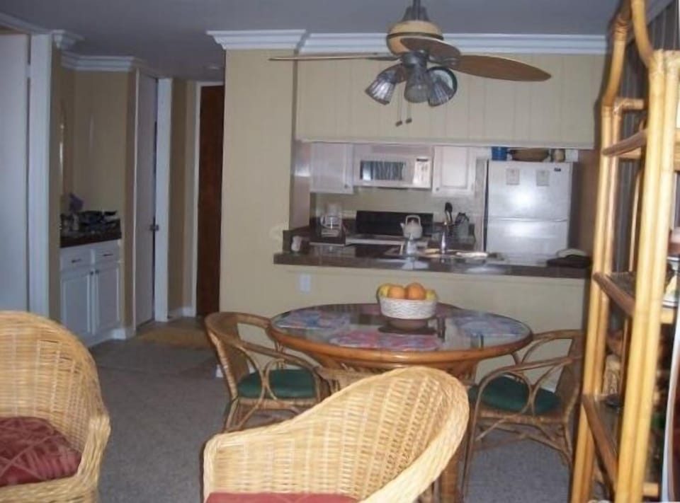Dining Area and Kitchen Unit 2