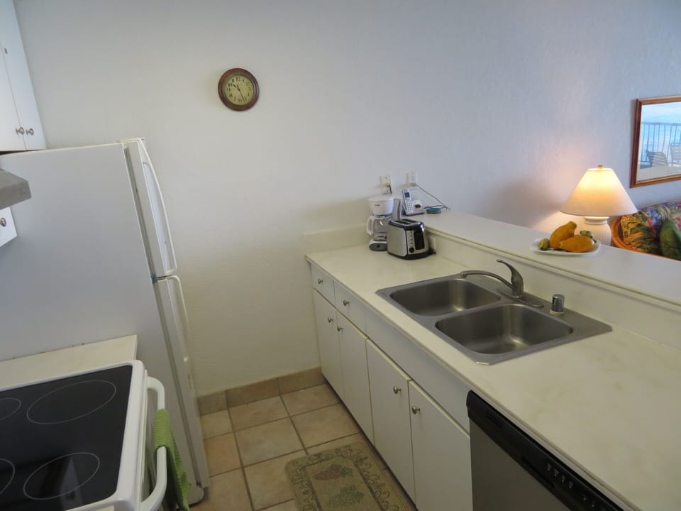 Fully furnished kitchen.