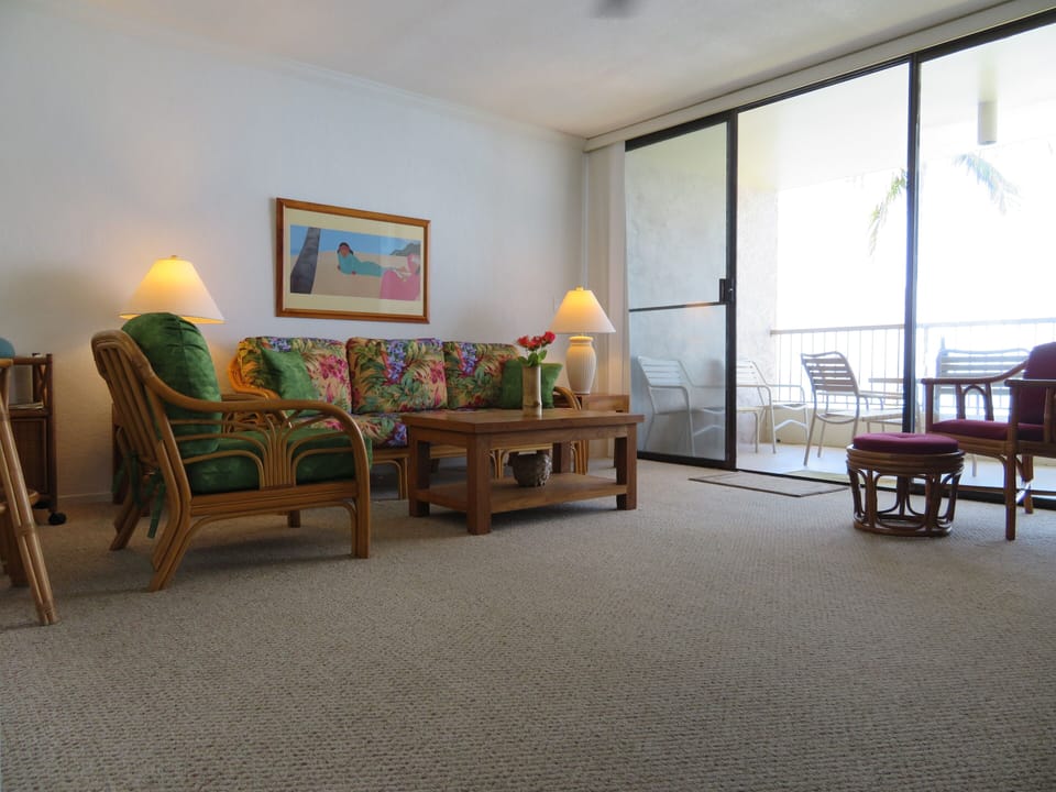 Living room next to the Lanai
