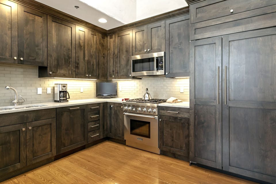Gorgeous kitchen with Thermidor & Sub Zero, all cooking tools, ample storage