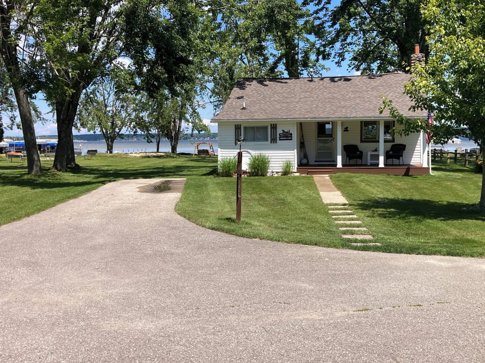 Street side view of the cottage.