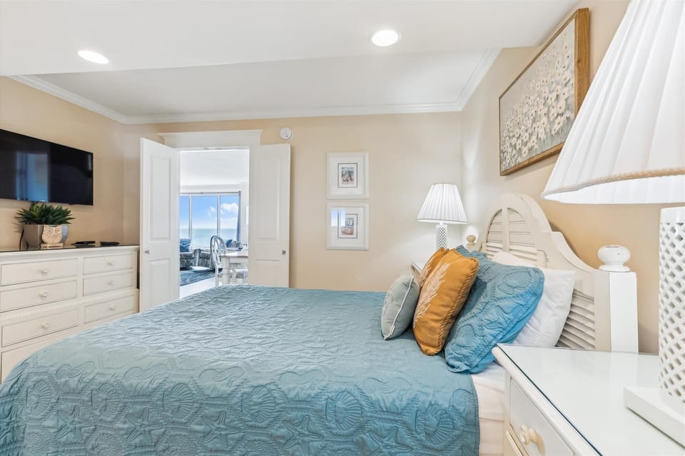 Guest Bedroom at 1406 Villamare
