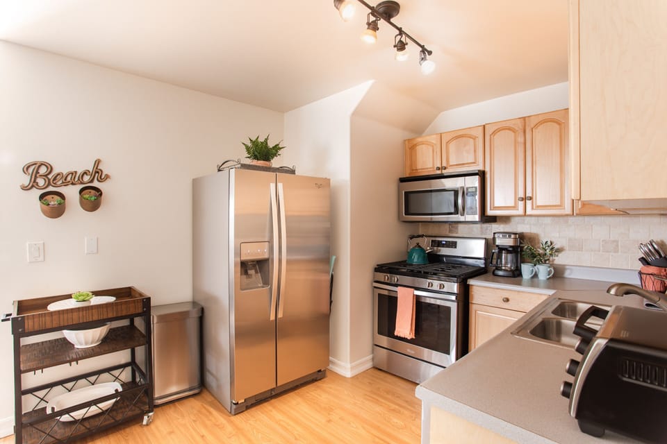 Full kitchen- Stove, fridge, dishwasher, microwave, toaster oven, coffee pot 