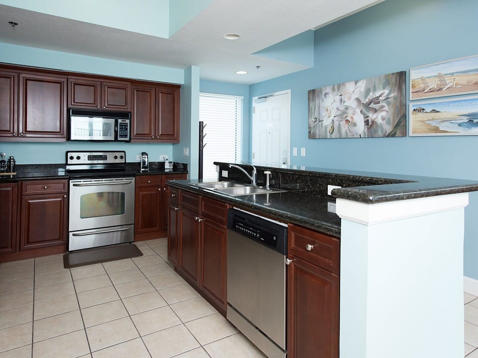 Fully equipped kitchen with all the amenities - including breakfast bar.