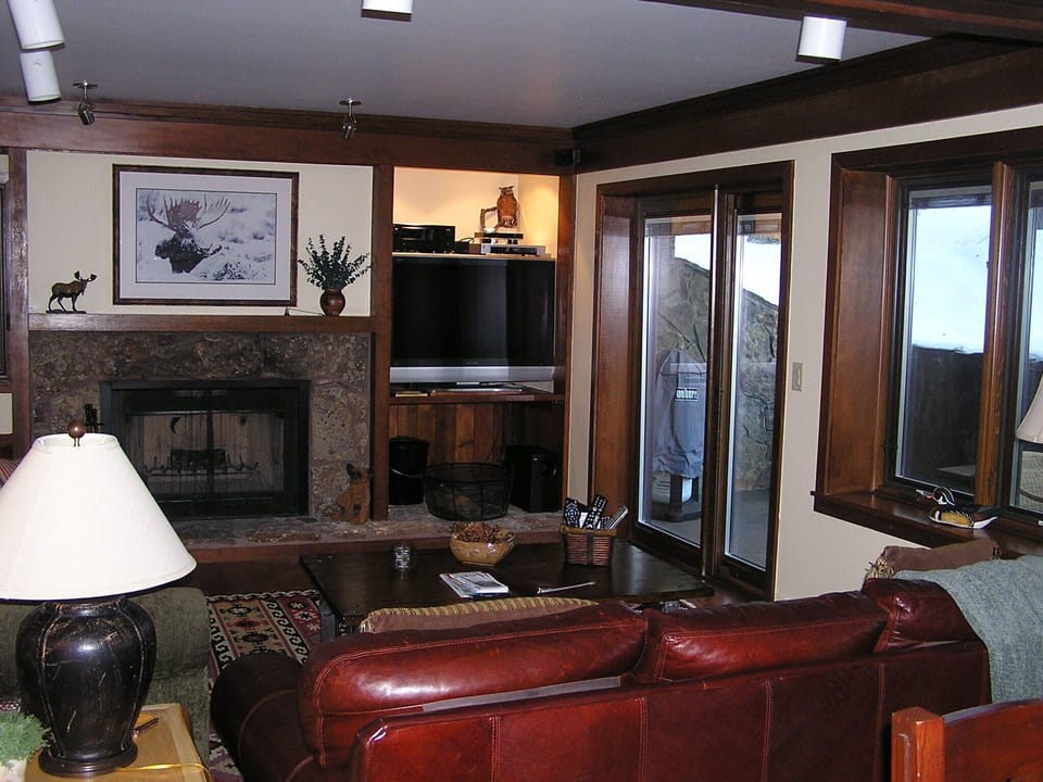 Living Room with HD TV, Surround Sound, & DVD