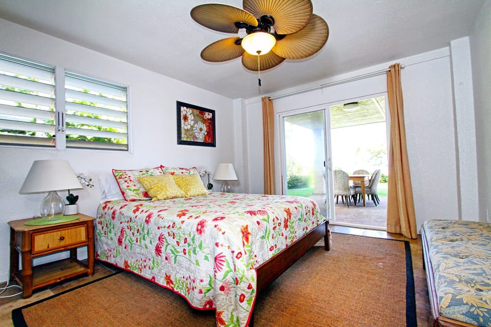 Downstairs bedroom with queen bed