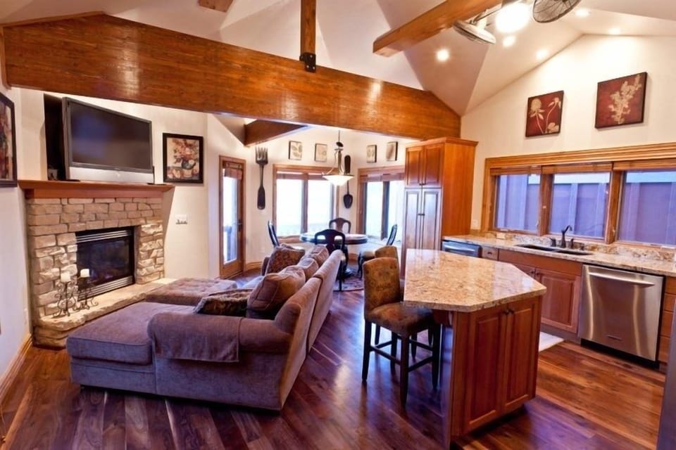 Kitchen & Great Room